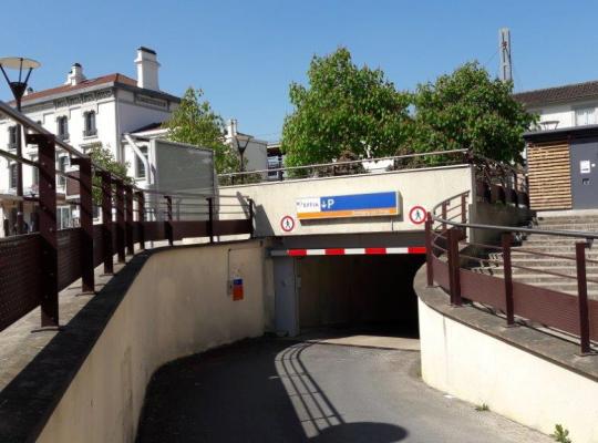 Parking gare bretigny rer