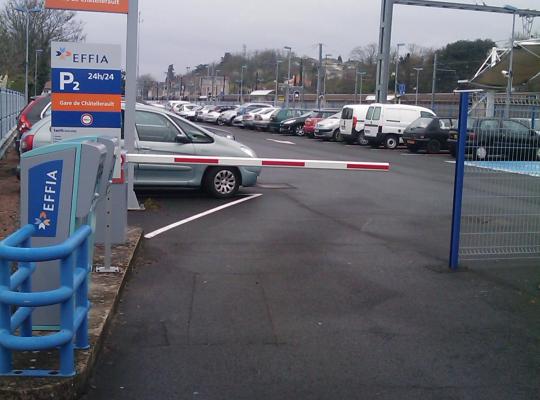 Parking EFFIA gare de Chatellerault