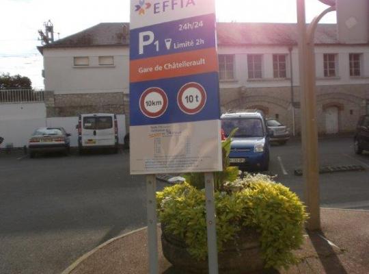 Parking EFFIA gare de Chatellerault