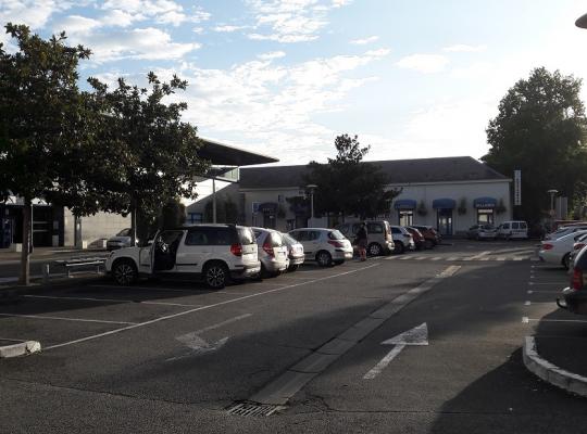 Parking gare de TARBES