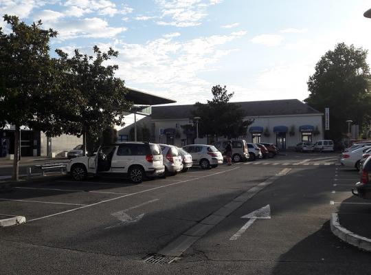 Parking gare de TARBES