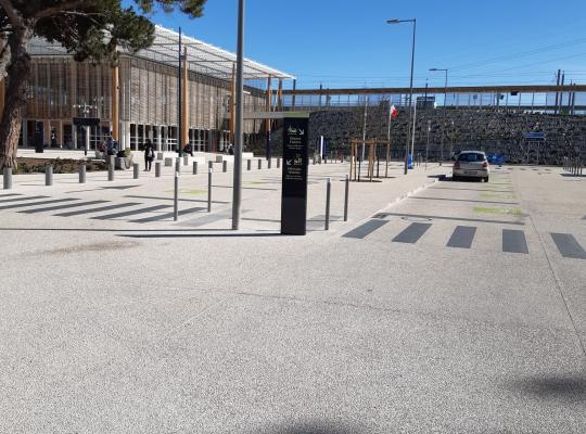 Parking Nîmes Pont du Gard dépose express - EFFIA