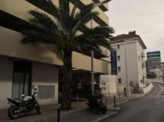 Parkind de la gare de Cannes