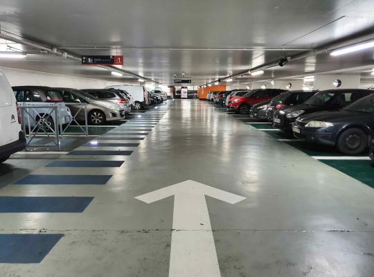 Effia_parking interieur limoges les halles couloir