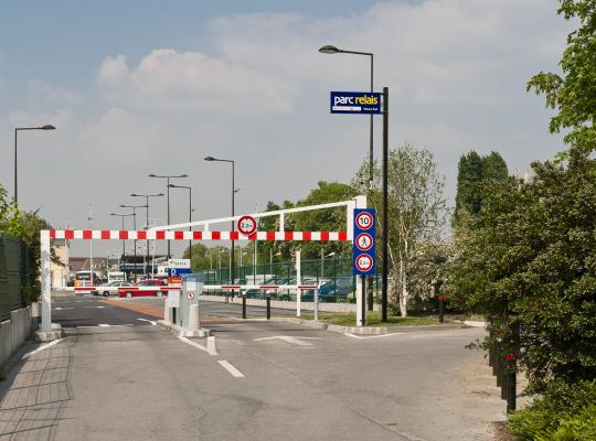 entrée parking gare meaux - EFFIA