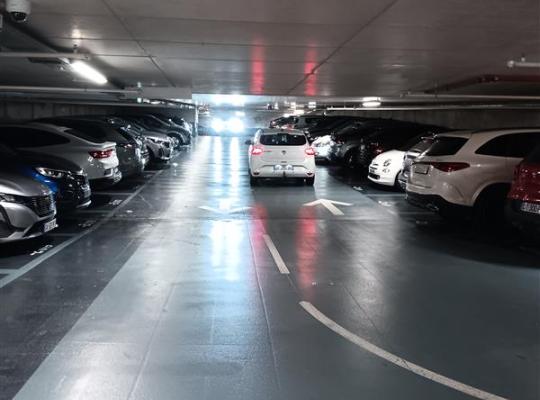 Parking Eze