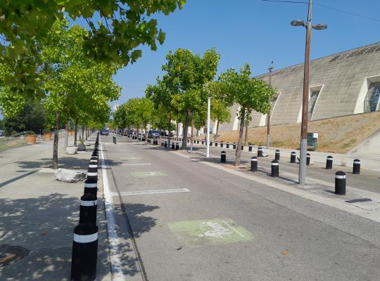 Emplacements réservés pour le stationnement de courte durée et la dépose de passagers au Dépose-minute EFFIA.