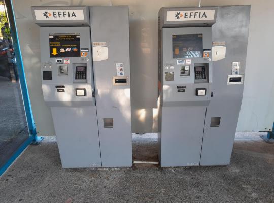 Deux caisses automatiques de paiement EFFIA côte à côte.