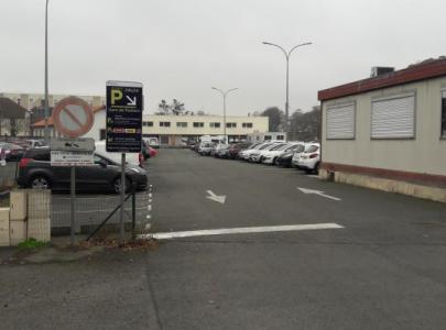 Parking extérieur gare de Poitiers